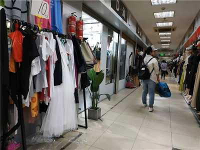 十一黄金周期间的服装生意热不热?我们到上海热门零售市场瞧了瞧
